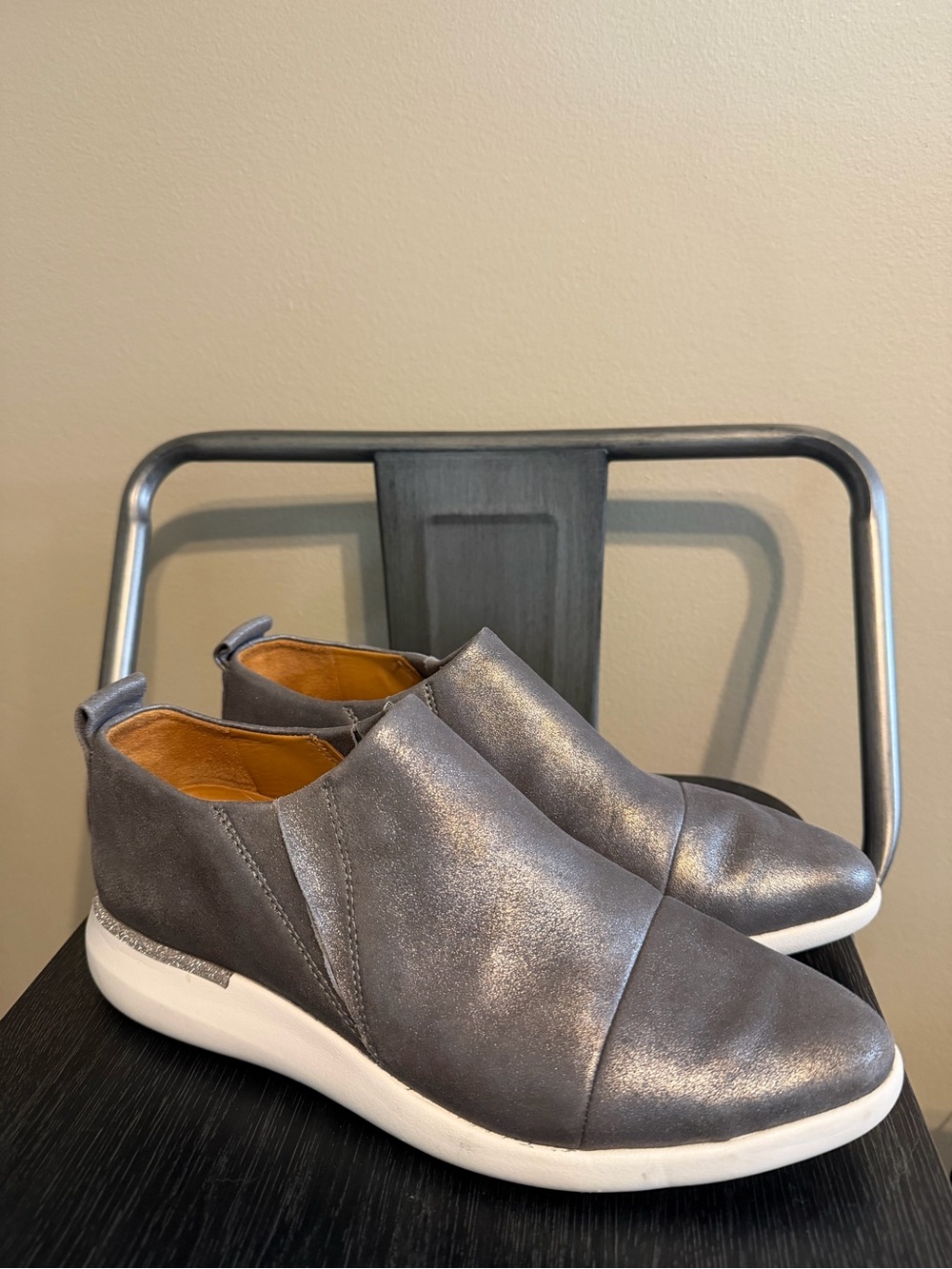Johnston & Murphy Metallic Pewter TruFoam Slip On Sneakers 8.5